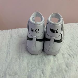 Nike Blazer Mid ‘77